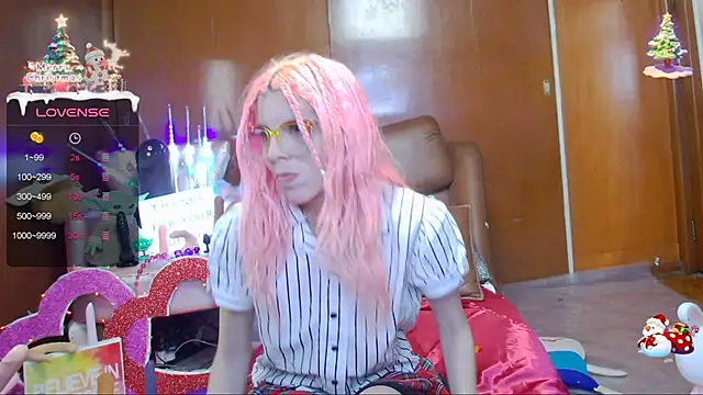 Snapshot of Skinygirl chatting on 01.17.25 Skinygirl online show from 01.17.25