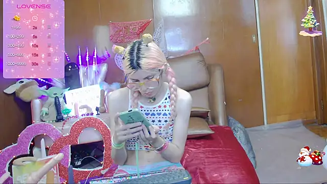 Snapshot of Skinygirl chatting on 03.03.25 Skinygirl online show from 03.03.25