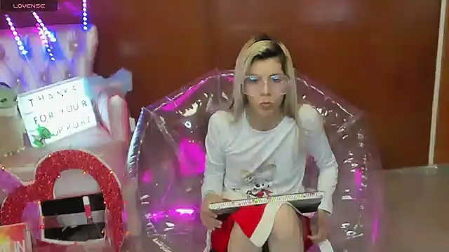 Skinygirl online show from 02.25.26