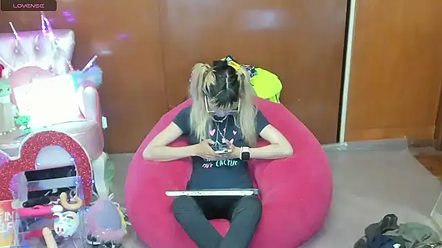 Skinygirl online show from 04.16.26