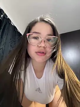 Snapshot of Lucyklein2022 chatting on 12.13.24 Lucyklein2022 online show from 12.13.24