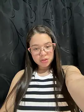 Snapshot of Lucyklein2022 chatting on 12.31.24 Lucyklein2022 online show from 12.31.24