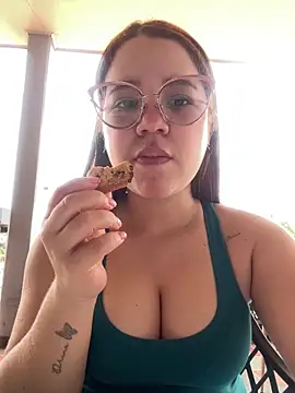 Snapshot of Lucyklein2022 chatting on 02.22.25 Lucyklein2022 online show from 02.22.25