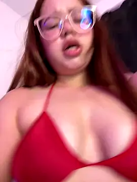 Snapshot of Lucyklein2022 chatting on 10.05.25 Lucyklein2022 online show from 10.05.25