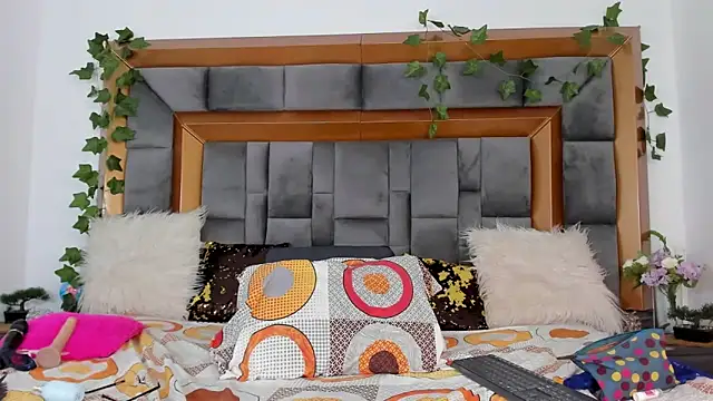 BellaKarla online show from 03.04.25