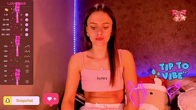 Snapshot of madina_taher chatting on 12.25.24 madina taher online show from 12.25.24