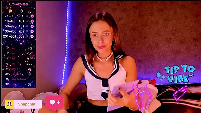 Snapshot of madina_taher chatting on 01.08.25 madina taher online show from 01.08.25