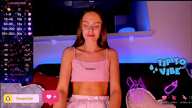 Snapshot of madina_taher chatting on 02.16.25 madina taher online show from 02.16.25