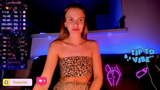 Snapshot of madina_taher chatting on 02.20.25 madina taher online show from 02.20.25