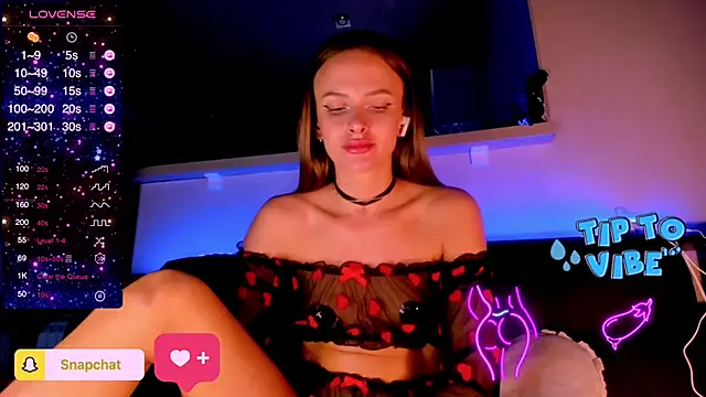 Snapshot of madina_taher chatting on 02.21.25 madina taher online show from 02.21.25