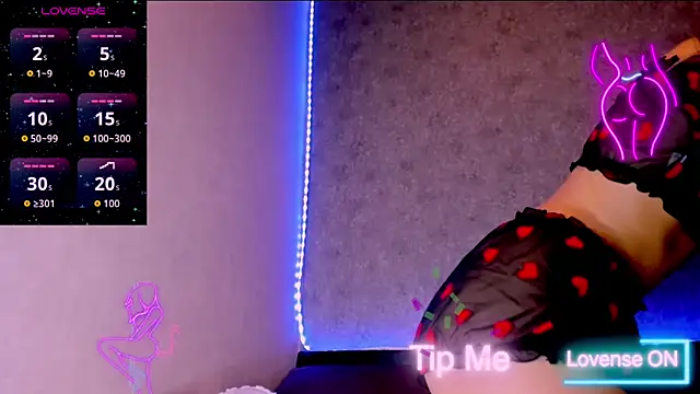 Snapshot of madina_taher chatting on 11.26.25 madina taher online show from 11.26.25