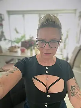 German Milf online show from 02.17.25