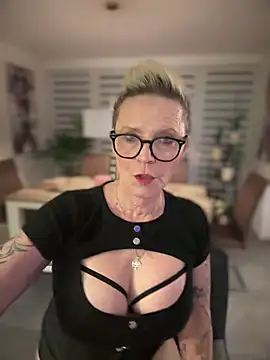 German Milf online show from 02.17.25