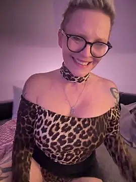 German Milf online show from 02.18.25