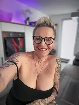 German Milf online show from 02.23.25