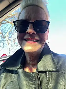 German Milf online show from 03.18.25