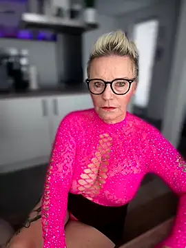 German Milf online show from 10.08.25