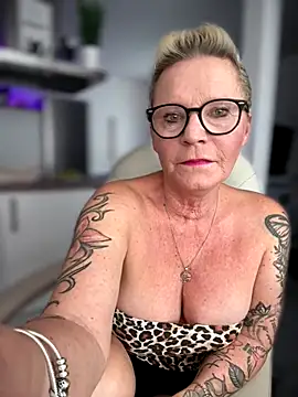 German Milf online show from 10.17.25