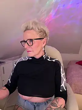 German Milf online show from 04.14.26