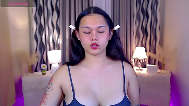 Ella Fantasiax online show from 10.18.25