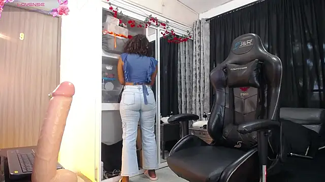 Snapshot of BLACK_ROSSE_1 chatting on 01.24.25 BLACK ROSSE 1 online show from 01.24.25