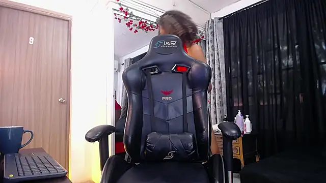 Snapshot of BLACK_ROSSE_1 chatting on 01.25.25 BLACK ROSSE 1 online show from 01.25.25