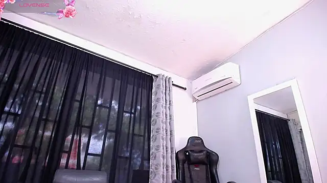 Snapshot of BLACK_ROSSE_1 chatting on 02.06.25 BLACK ROSSE 1 online show from 02.06.25