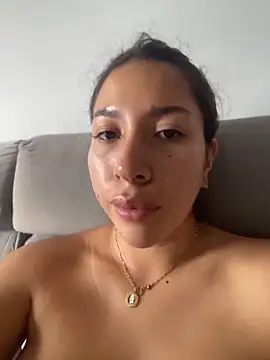Snapshot of daniela_henao chatting on 05.26.26 daniela henao online show from 05.26.26