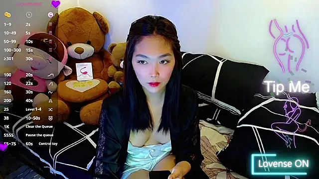 Snapshot of TR4NSCUTI3 chatting on 01.16.26 TR4NSCUTI3 online show from 01.16.26