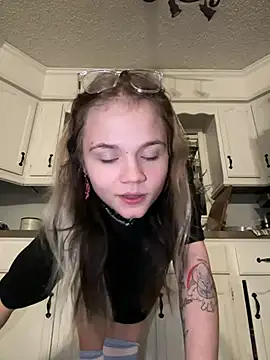 Snapshot of Cutiepiespanks chatting on 02.23.25 Cutiepiespanks online show from 02.23.25