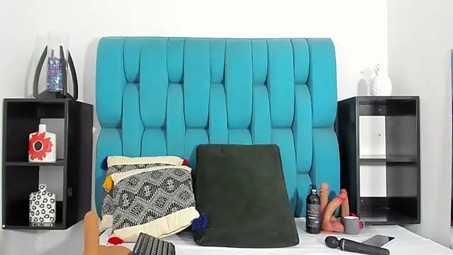 Keira Lennox online show from 03.06.25