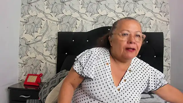 Keira Lennox online show from 12.15.25