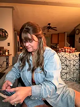 Snapshot of cowgirlc chatting on 11.13.25 cowgirlc online show from 11.13.25