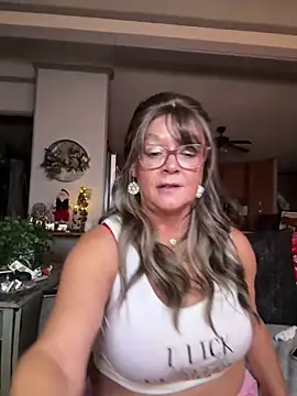 Snapshot of cowgirlc chatting on 11.19.25 cowgirlc online show from 11.19.25