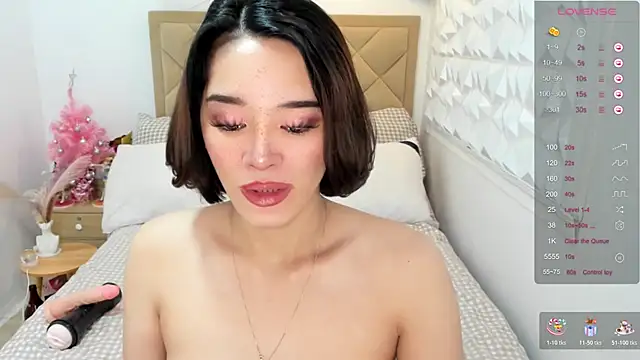 Snapshot of TsHeartXxx chatting on 02.10.26 TsHeartXxx online show from 02.10.26