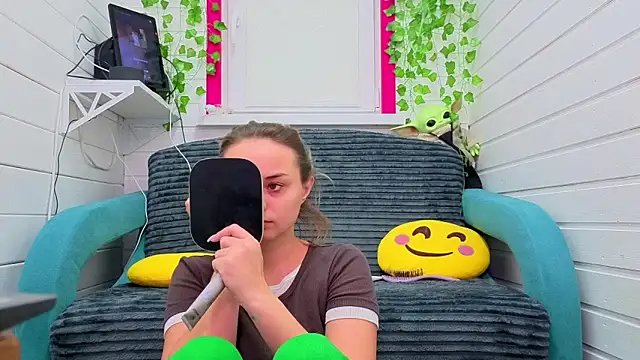 Misss Vikk online show from 12.01.25