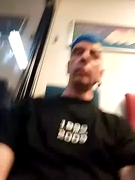 Snapshot of seelengleich chatting on 12.18.24 seelengleich online show from 12.18.24