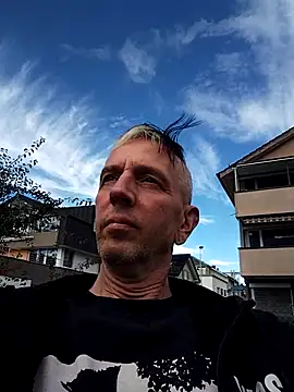 Snapshot of seelengleich chatting on 10.04.25 seelengleich online show from 10.04.25