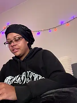 N1NT3NDH03 online show from 11.28.25