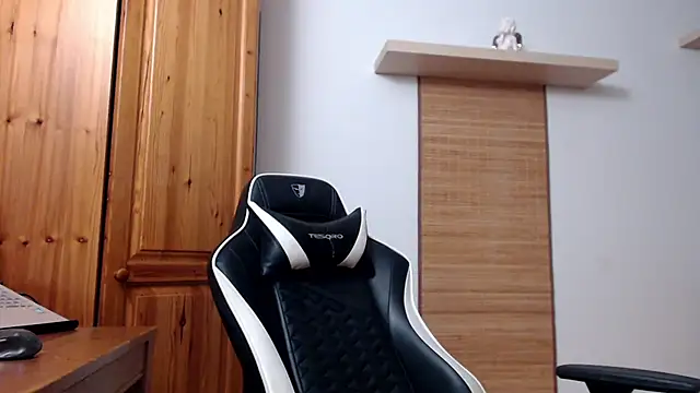 Lisakisss online show from 02.23.25