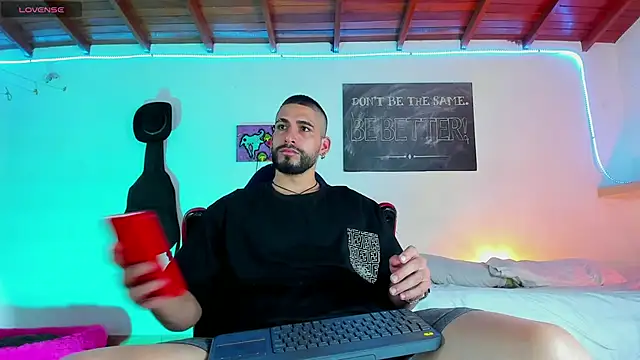 Snapshot of RyanCarter_ chatting on 12.20.24 RyanCarter  online show from 12.20.24