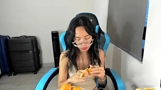 Snapshot of itsyourcassie chatting on 12.13.25 itsyourcassie online show from 12.13.25