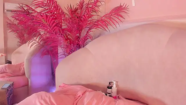 Snapshot of Saekohofman chatting on 01.07.25 Saekohofman online show from 01.07.25