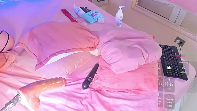 Snapshot of Saekohofman chatting on 09.24.25 Saekohofman online show from 09.24.25