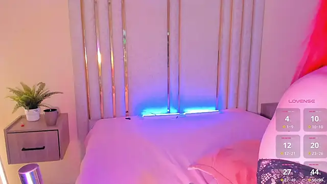 Snapshot of Saekohofman chatting on 10.18.25 Saekohofman online show from 10.18.25