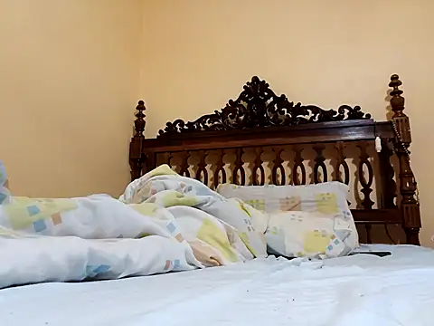 White rabbit  online show from 11.08.25