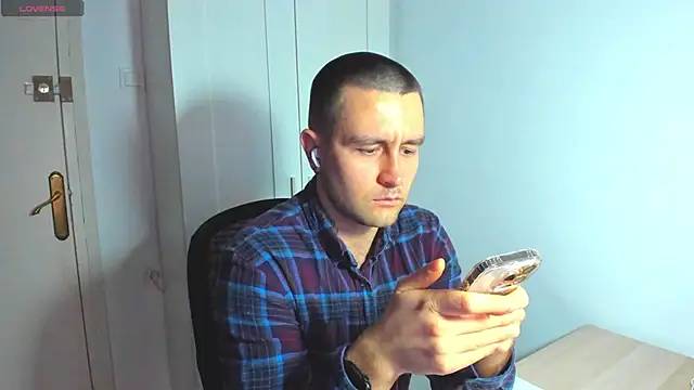 Snapshot of HonestAndrew chatting on 01.16.25 HonestAndrew online show from 01.16.25