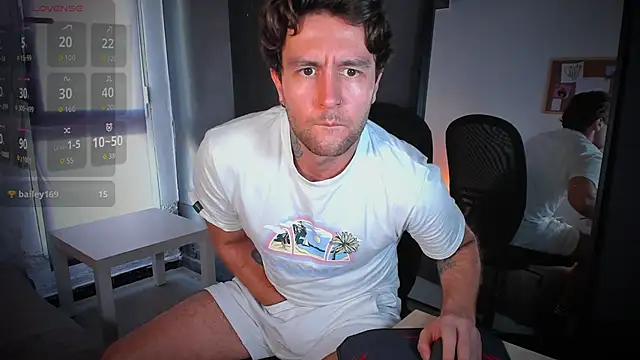 Snapshot of HonestAndrew chatting on 10.31.25 HonestAndrew online show from 10.31.25