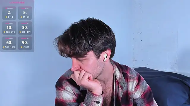 Snapshot of HonestAndrew chatting on 11.30.25 HonestAndrew online show from 11.30.25