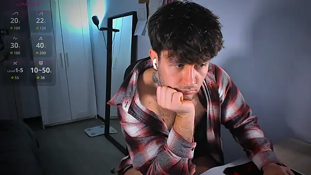 Snapshot of HonestAndrew chatting on 02.01.26 HonestAndrew online show from 02.01.26